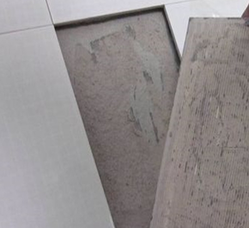 睢宁瓷砖空鼓维修公司分享瓷砖铺贴时如果打浆（即涂抹在瓷砖背面和基层上的砂浆或瓷砖胶）过少，会带来以下问题